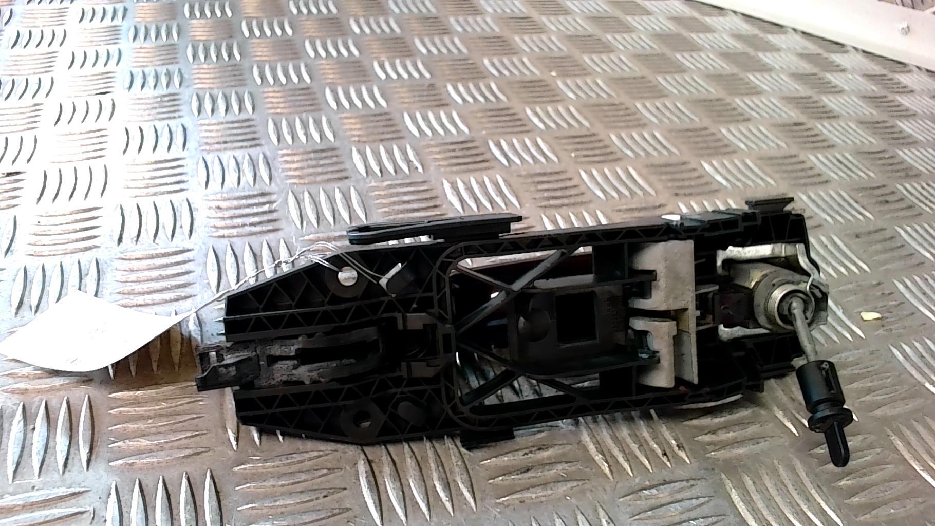 Poignee porte avant gauche AUDI A3 3 PHASE 1 Essence - 1