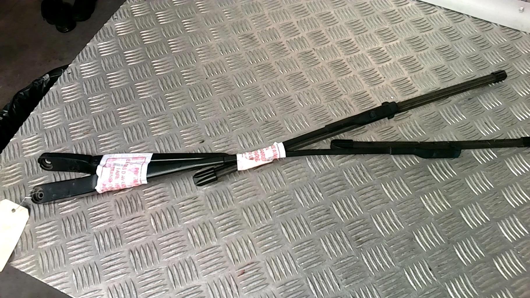 Bras essuie glace avant AUDI A1 1 PHASE 1 Diesel - 1
