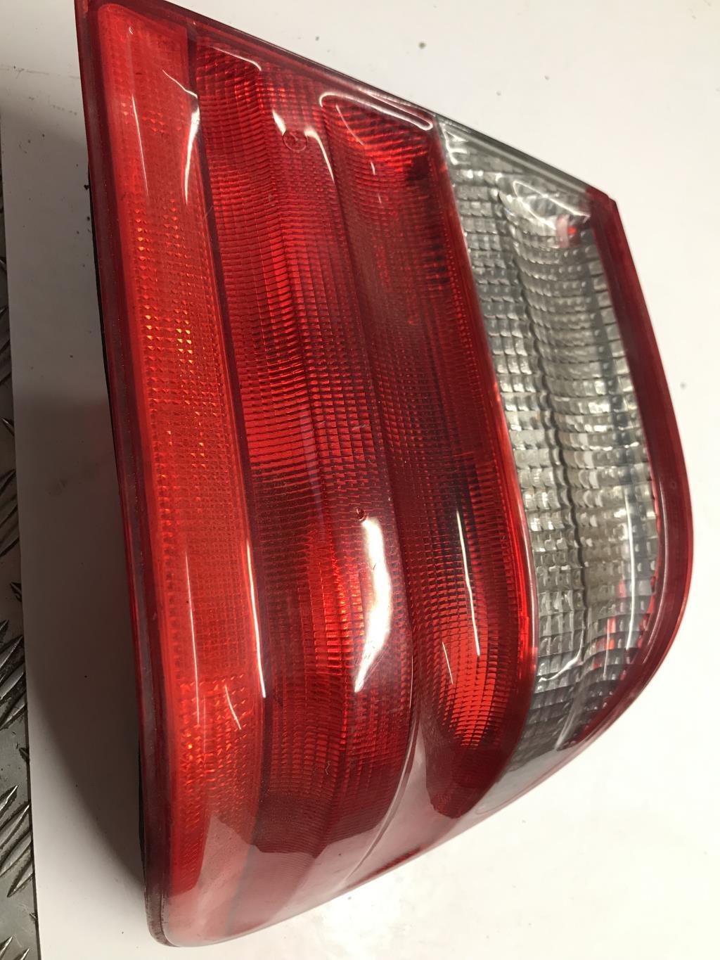 Fanale posteriore principale destro (luci) MERCEDES CLASSE E 210 PHASE 2 Diésel - 1