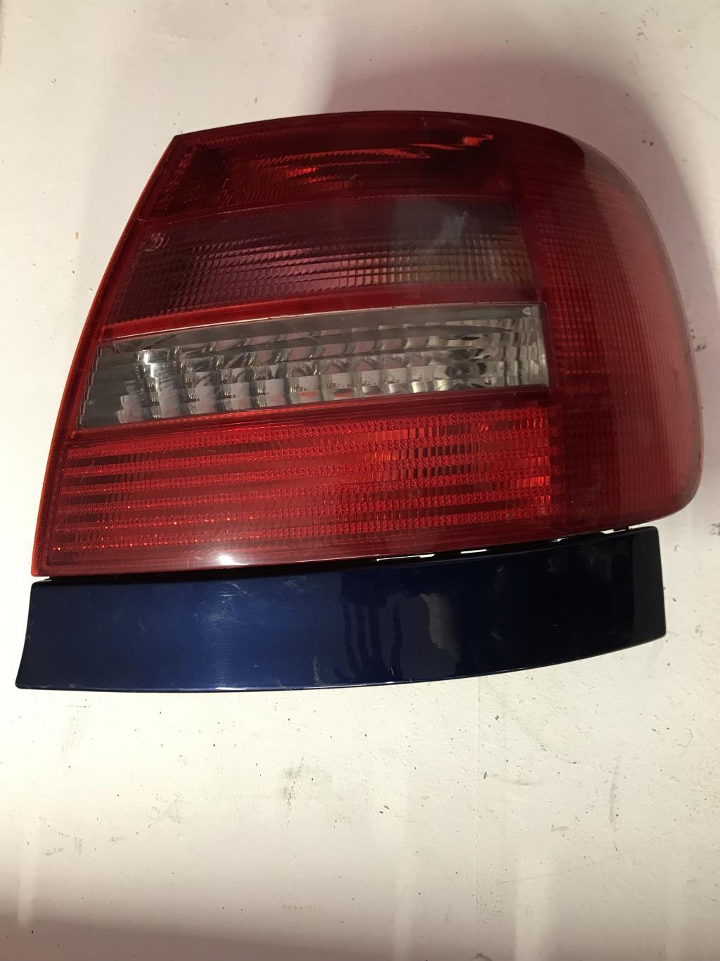 Fanale posteriore principale destro (luci) AUDI A4 1 AVANT PHASE 2 BREAK Diésel - 1
