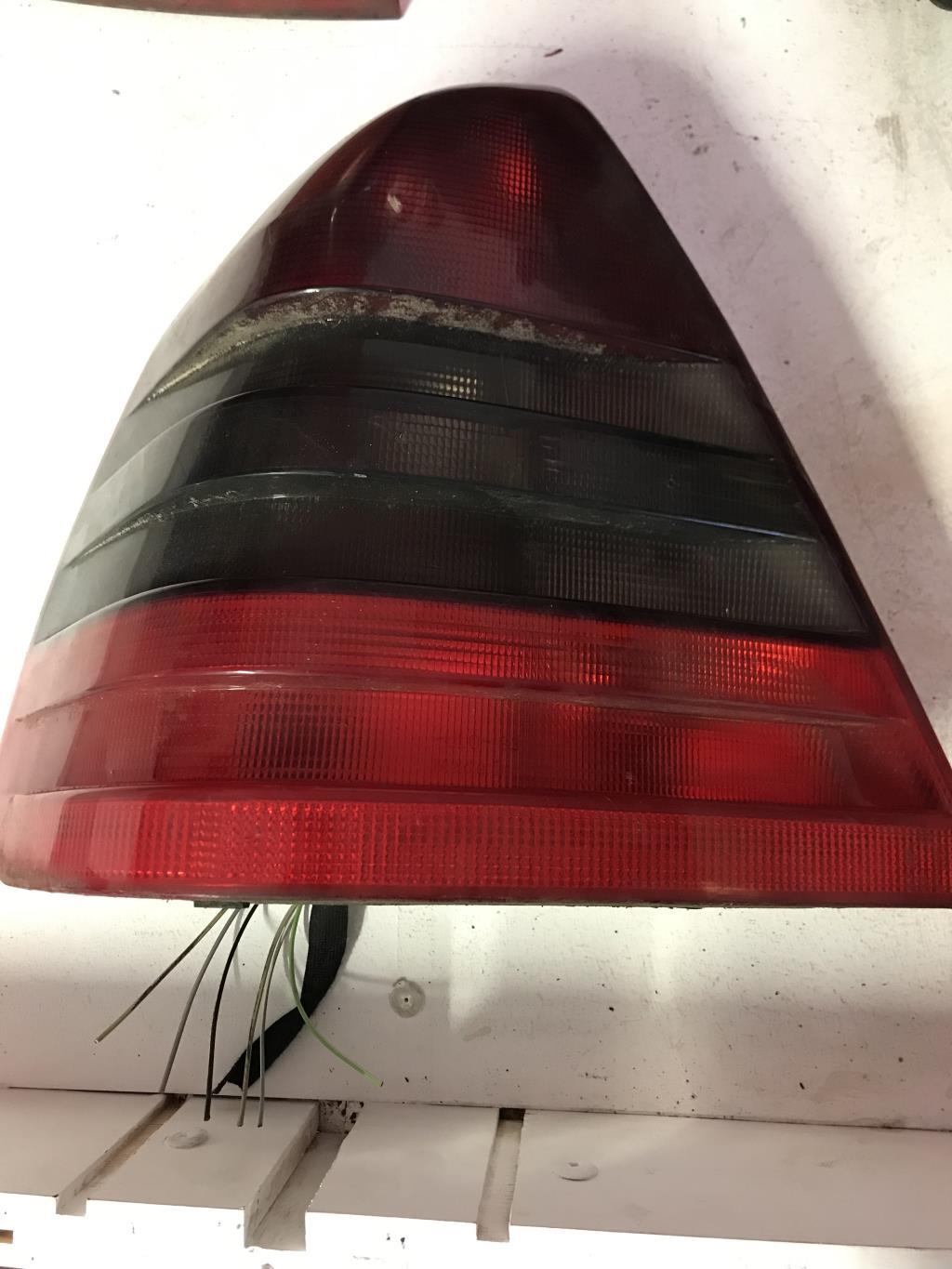 Fanale posteriore principale sinistro (luci) MERCEDES CLASSE C 202 PHASE 2 Diésel - 1