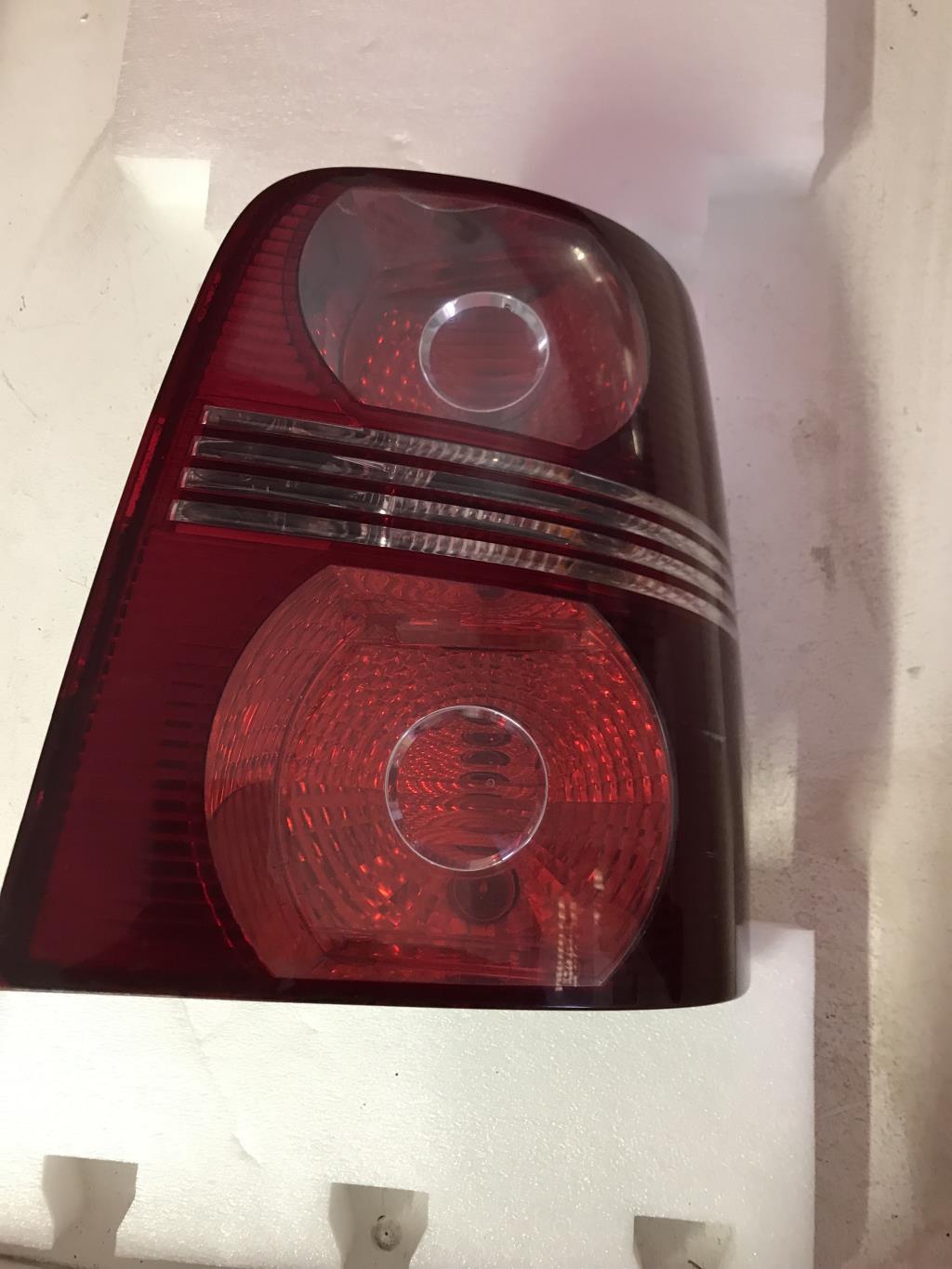 Fanale posteriore principale destro (luci) VOLKSWAGEN TOURAN 1 PHASE 1 Diésel - 1