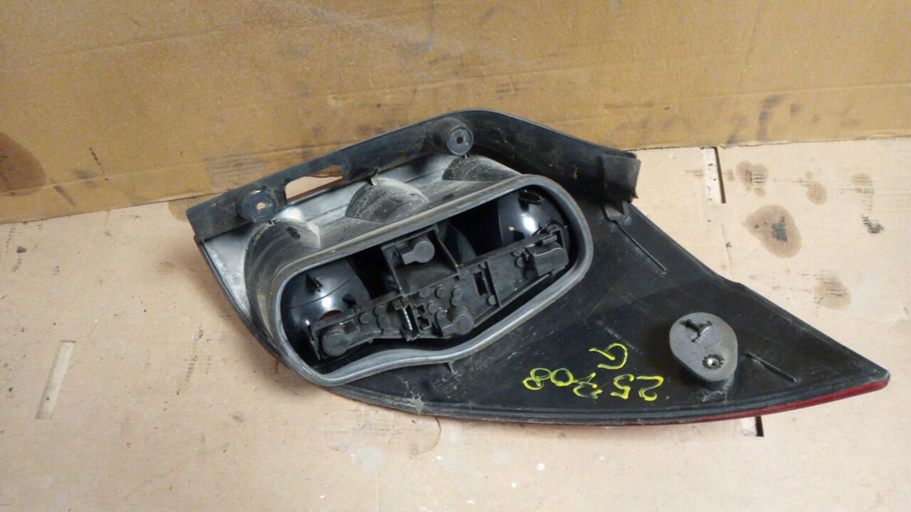 Fanale posteriore principale sinistro (luci) RENAULT LAGUNA 2 PHASE 1 BREAK Diésel - 1