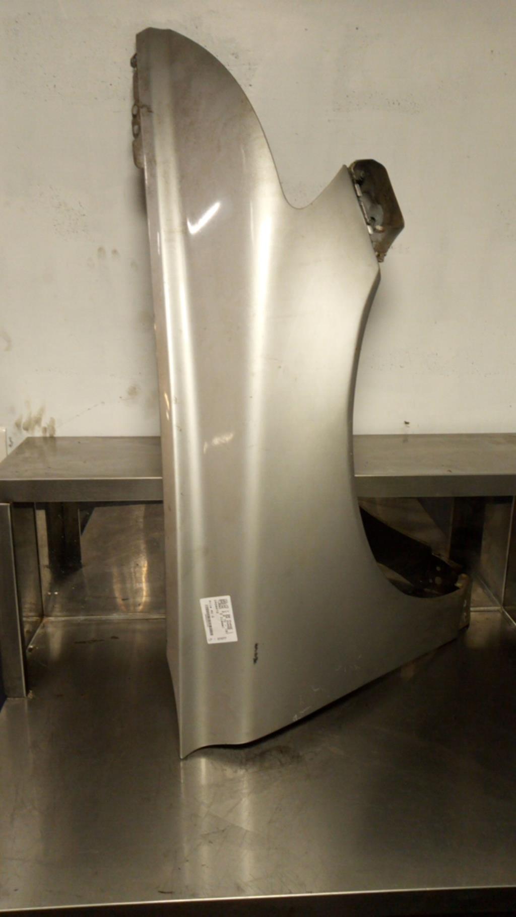 Parafango anteriore destro VOLVO V 50 PHASE 1 BREAK Diésel - 1