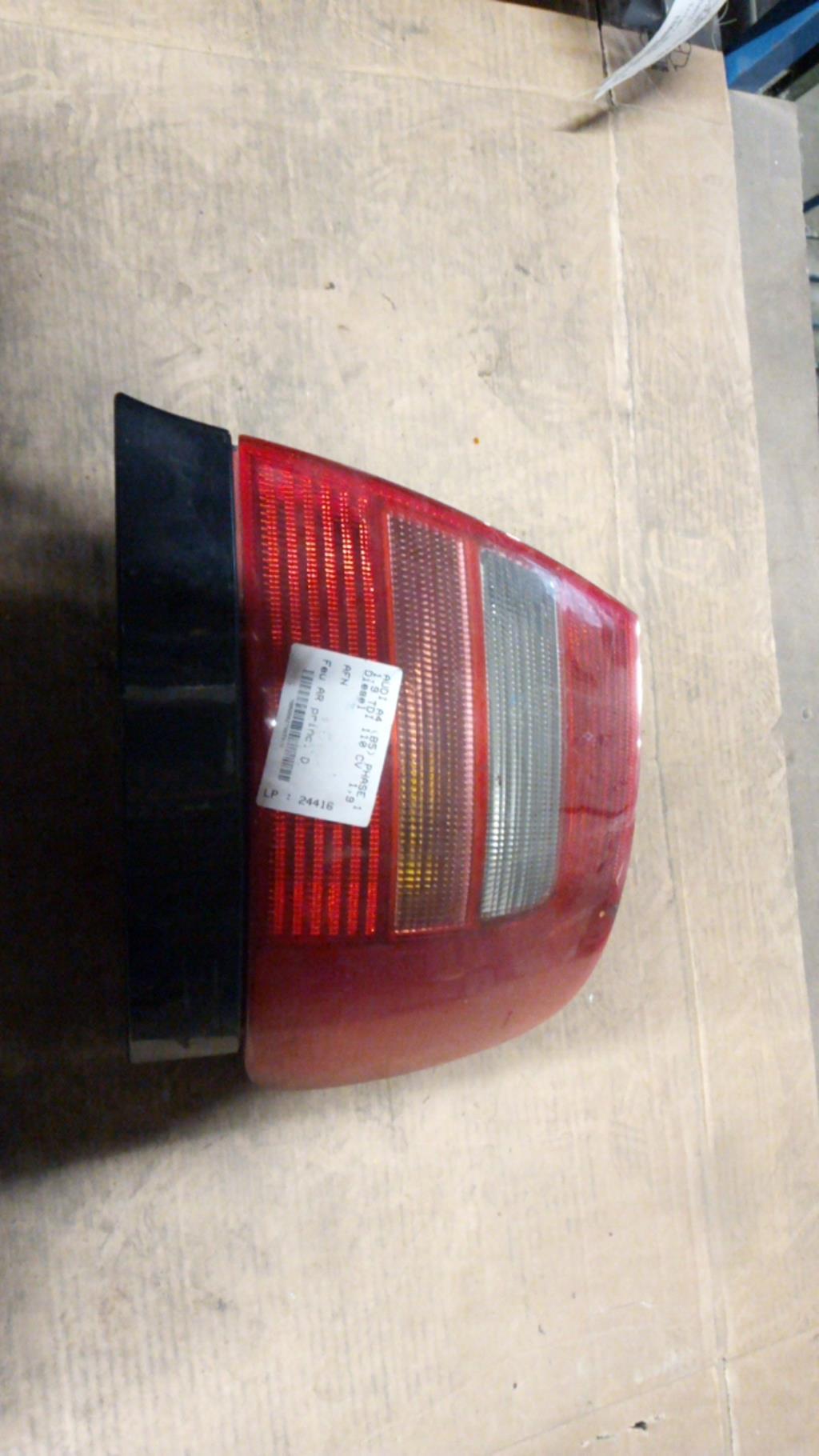 Fanale posteriore principale destro (luci) AUDI A4 1 PHASE 1 Diésel - 1