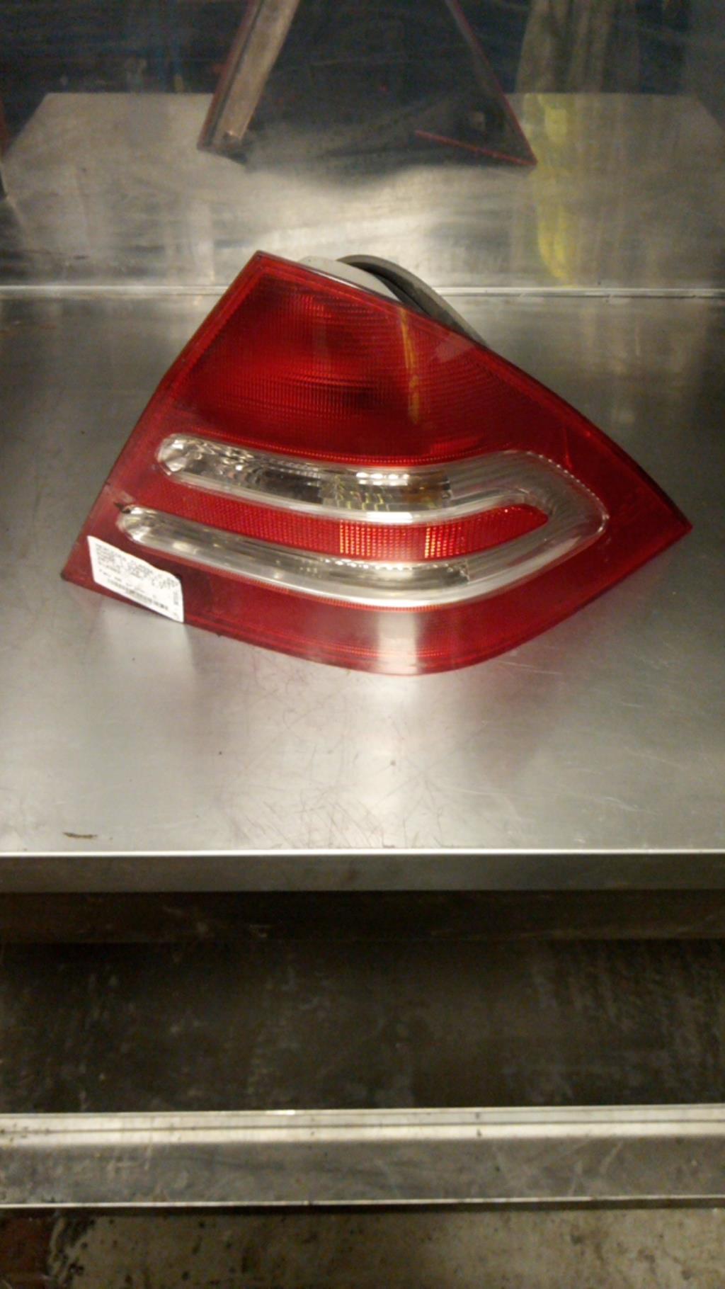Fanale posteriore principale destro (luci) MERCEDES CLASSE C 203 PHASE 1 Diésel - 1