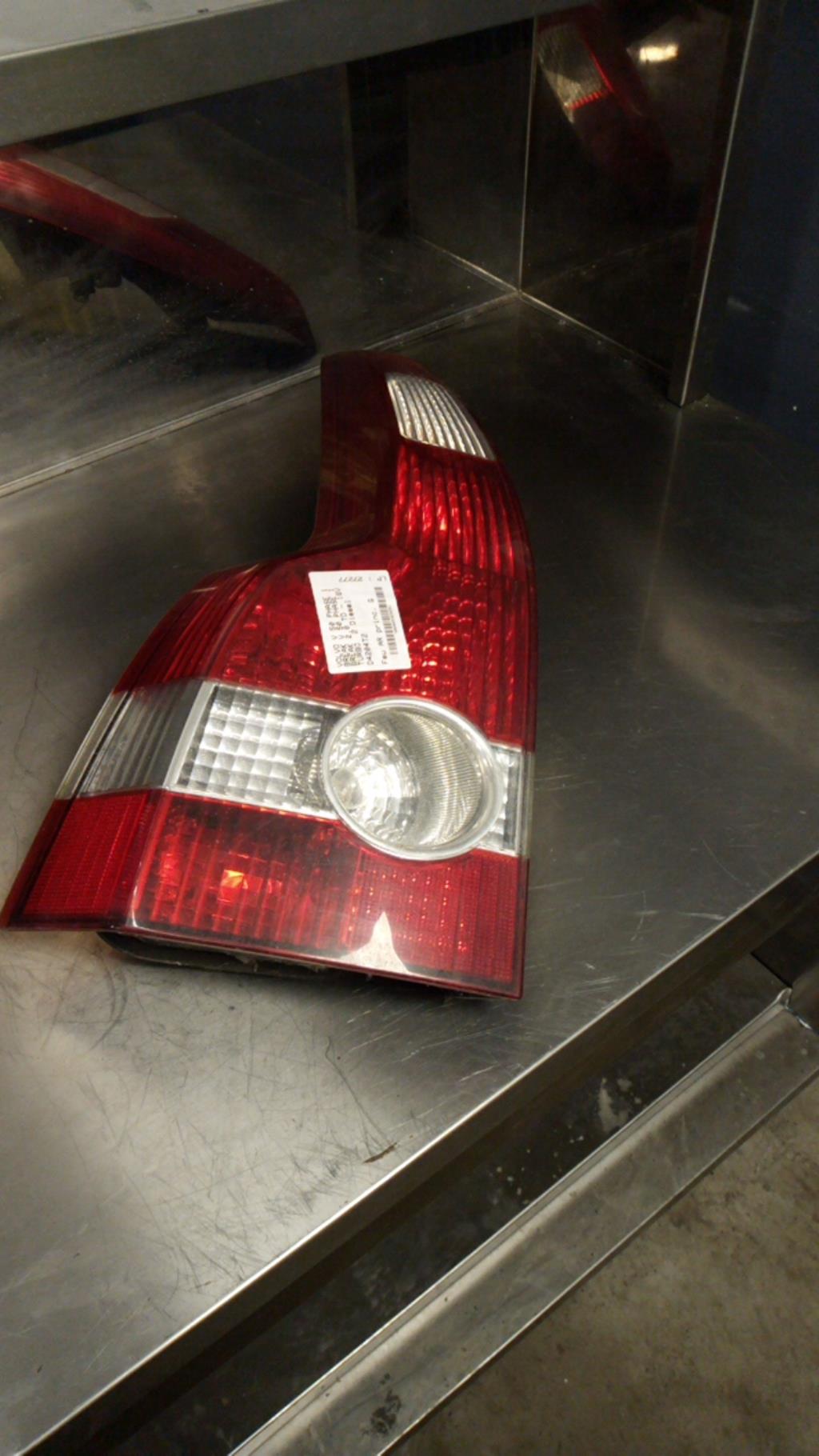 Fanale posteriore principale sinistro (luci) VOLVO V 50 PHASE 1 BREAK Diésel - 1
