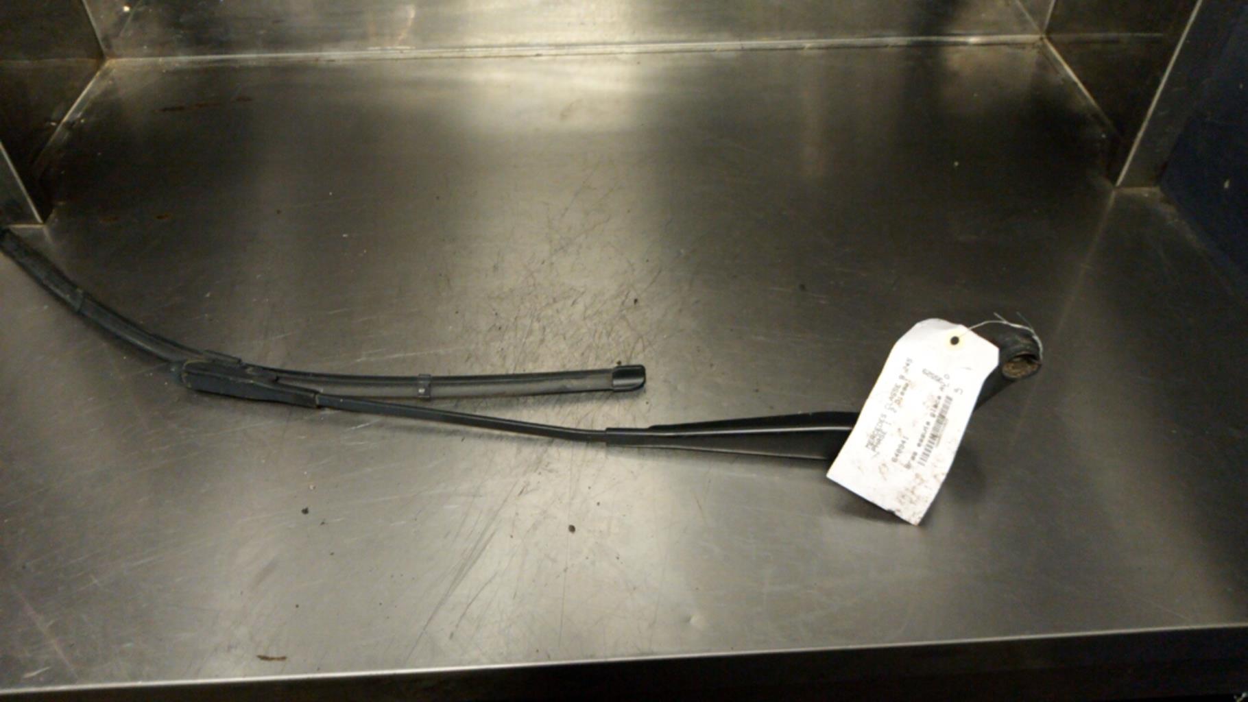 Braccio tergicristallo anteriore destro MERCEDES CLASSE B 245 PHASE 1 Diésel - 1