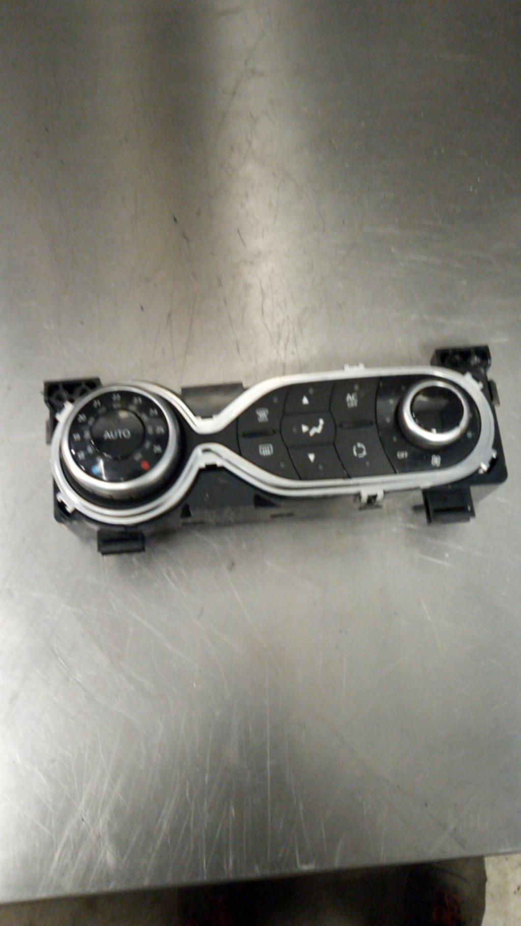 Commande chauffage RENAULT TWINGO 3 PHASE 1 Essence - 1