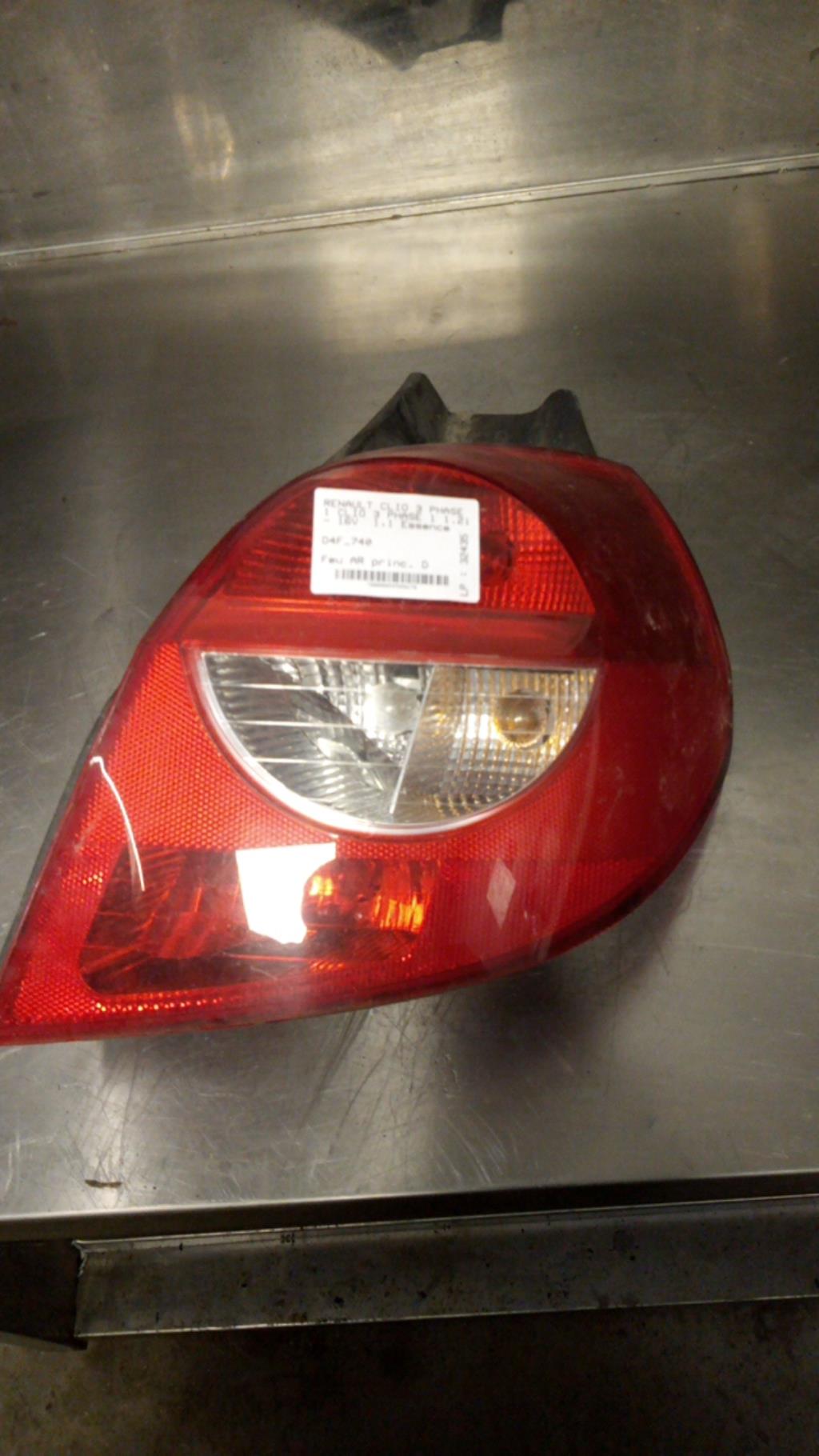 Fanale posteriore principale destro (luci) RENAULT CLIO 3 PHASE 1 Gasolina - 1