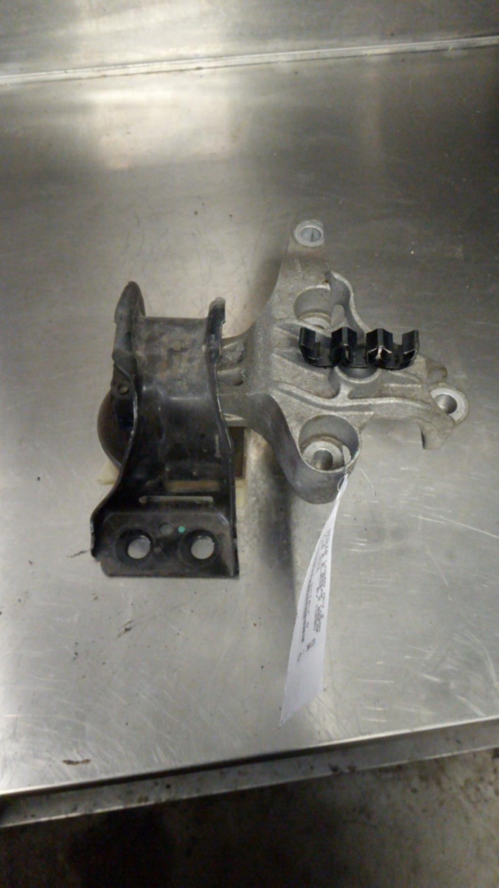 Support moteur gauche DACIA LOGAN MCV 2 PHASE 2 BREAK Diesel - 1