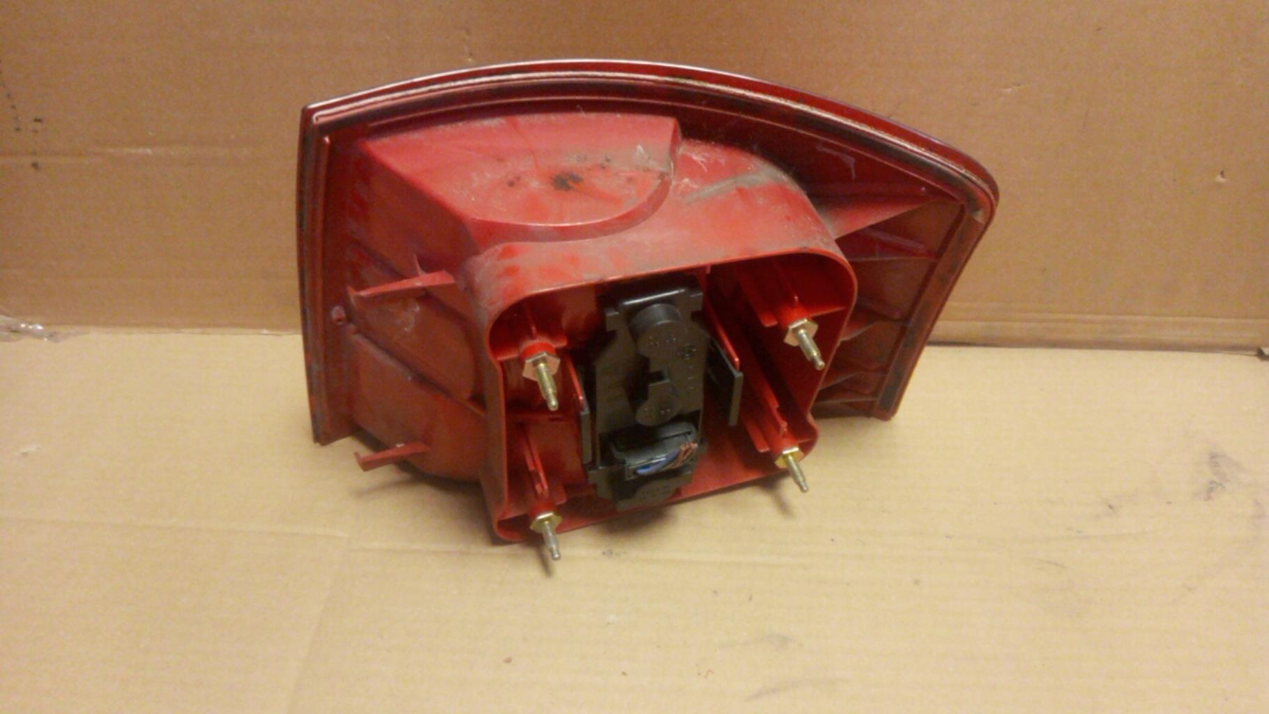 Feu arriere principal gauche (feux) AUDI A6 2 AVANT PHASE 2 BREAK Diesel - 1