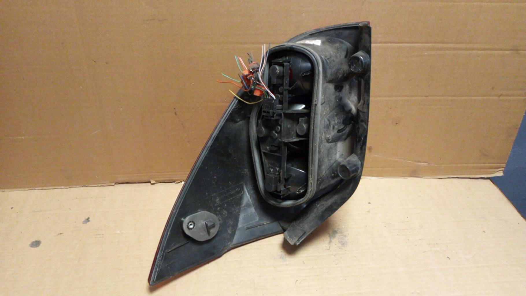 Fanale posteriore principale sinistro (luci) RENAULT LAGUNA 2 PHASE 1 BREAK Diésel - 1