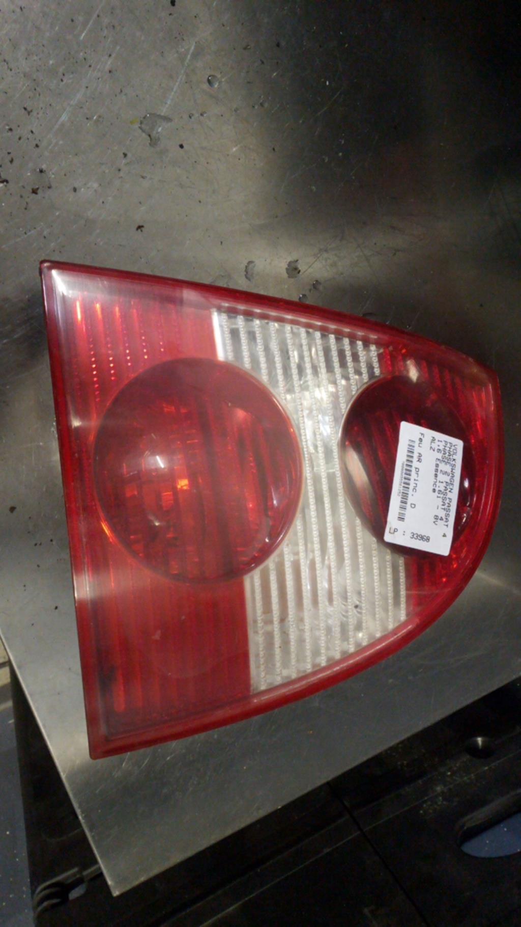 Fanale posteriore principale destro (luci) VOLKSWAGEN PASSAT 4 PHASE 2 Gasolina - 1