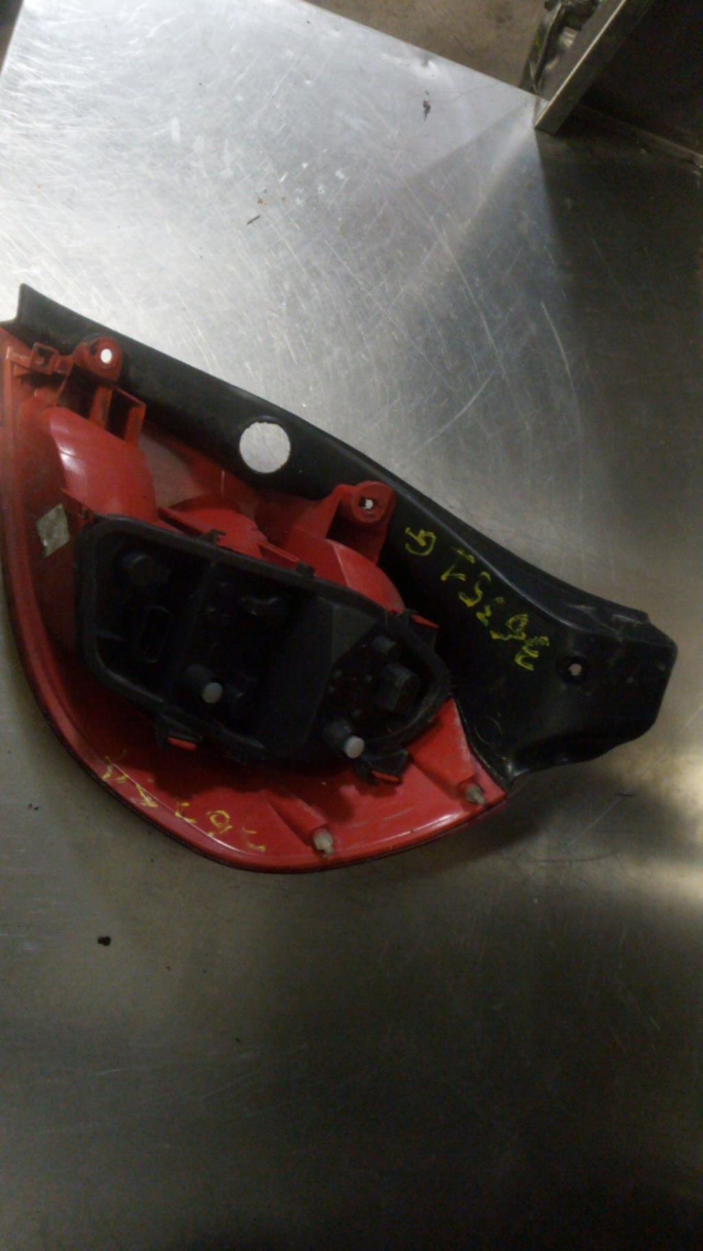 Fanale posteriore principale sinistro (luci) RENAULT CLIO 3 PHASE 1 Diésel - 1