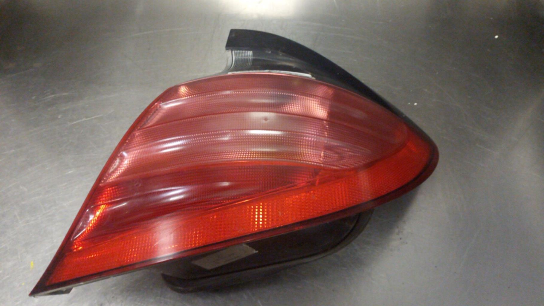 Fanale posteriore principale destro (luci) MERCEDES CLASSE C 203 COUPE SPORT PHASE 1 Diésel - 1