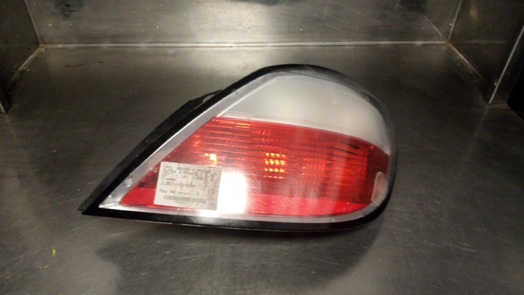 Fanale posteriore principale destro (luci) OPEL ASTRA H PHASE 1 Diésel - 1