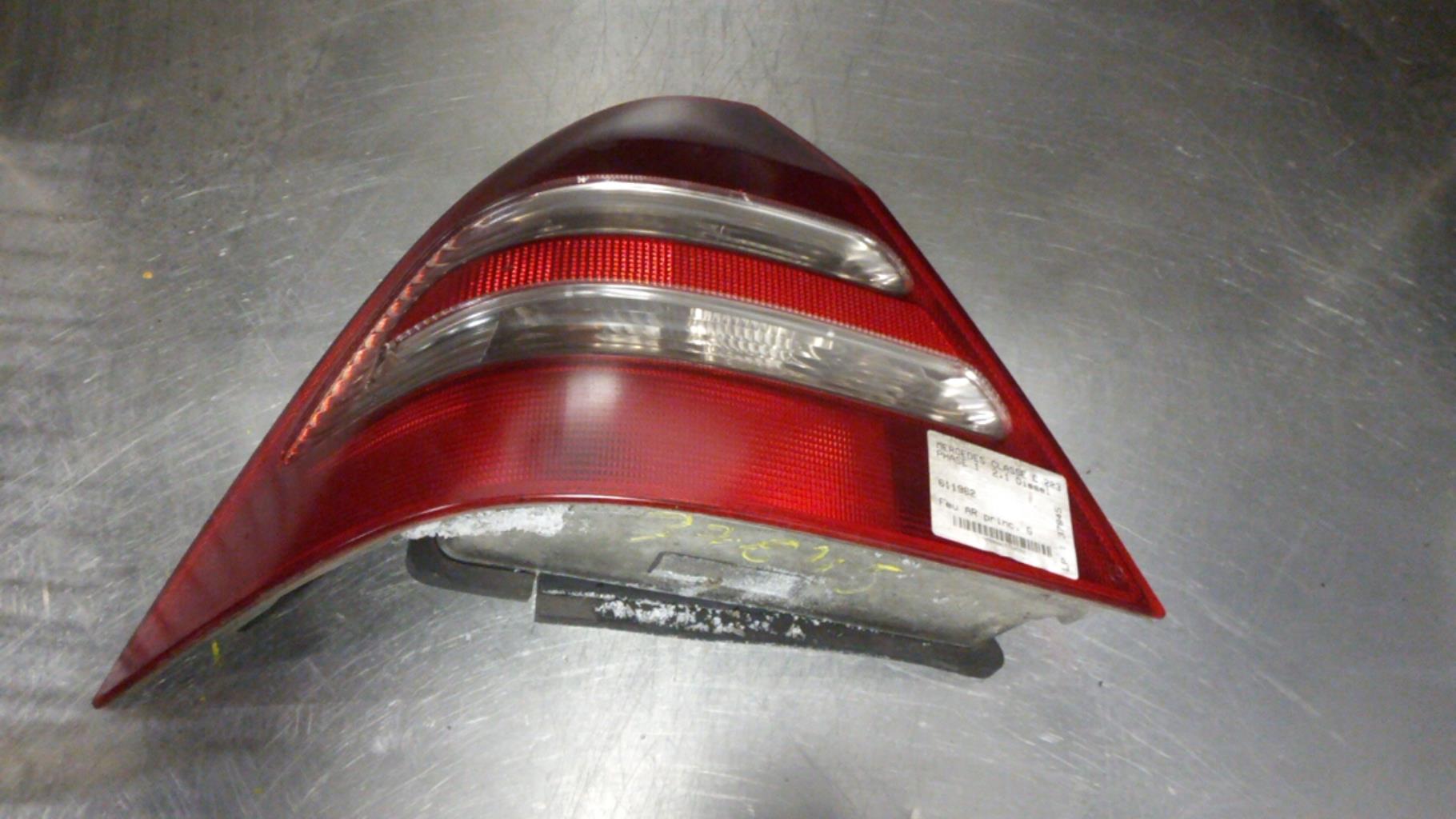 Fanale posteriore principale sinistro (luci) MERCEDES CLASSE C 203 PHASE 1 Diésel - 1
