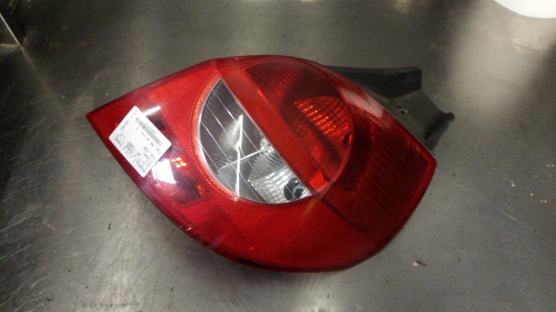 Fanale posteriore principale destro (luci) RENAULT CLIO 3 PHASE 1 Diésel - 1