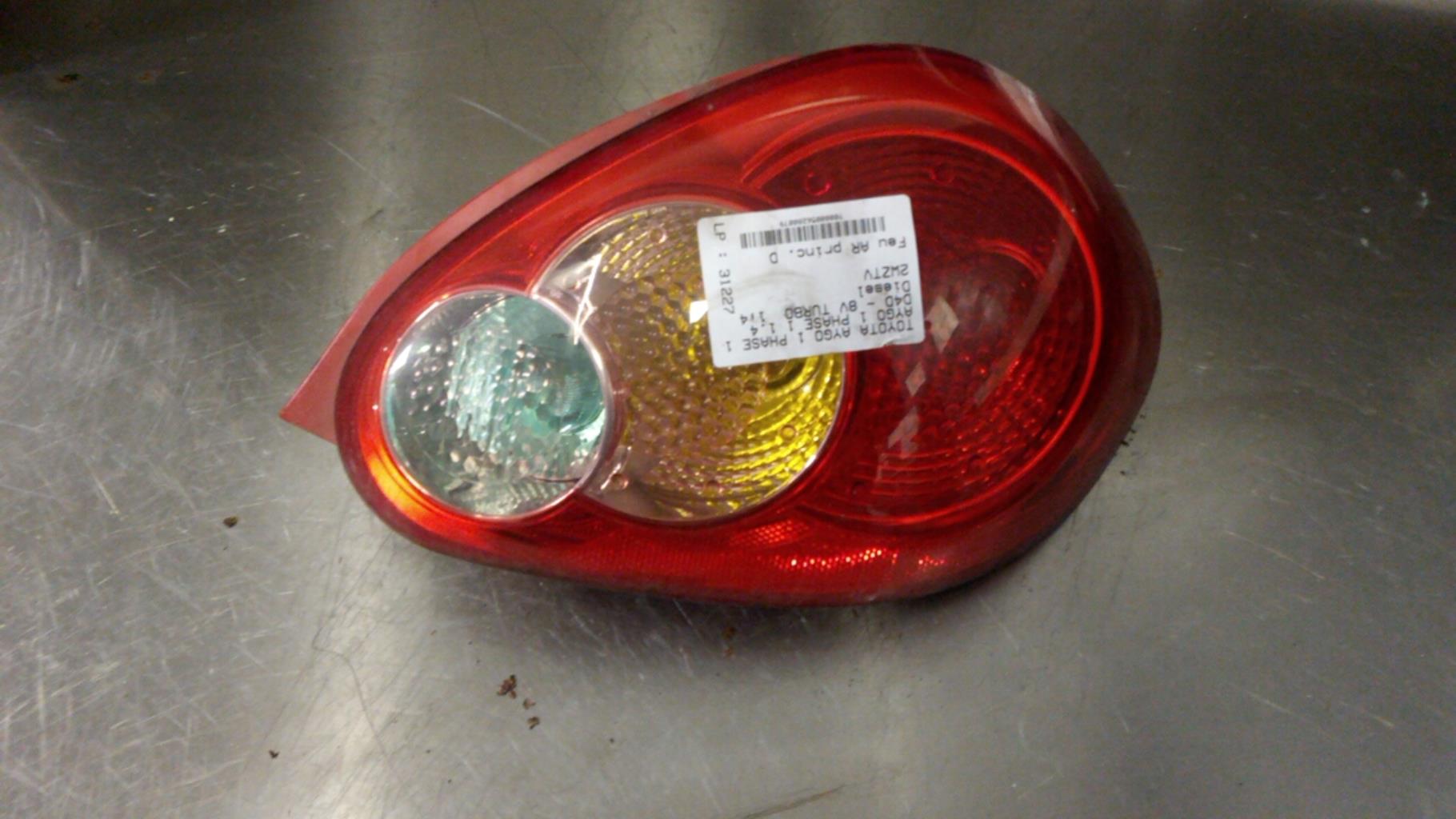 Fanale posteriore principale destro (luci) TOYOTA AYGO 1 PHASE 1 Diésel - 1