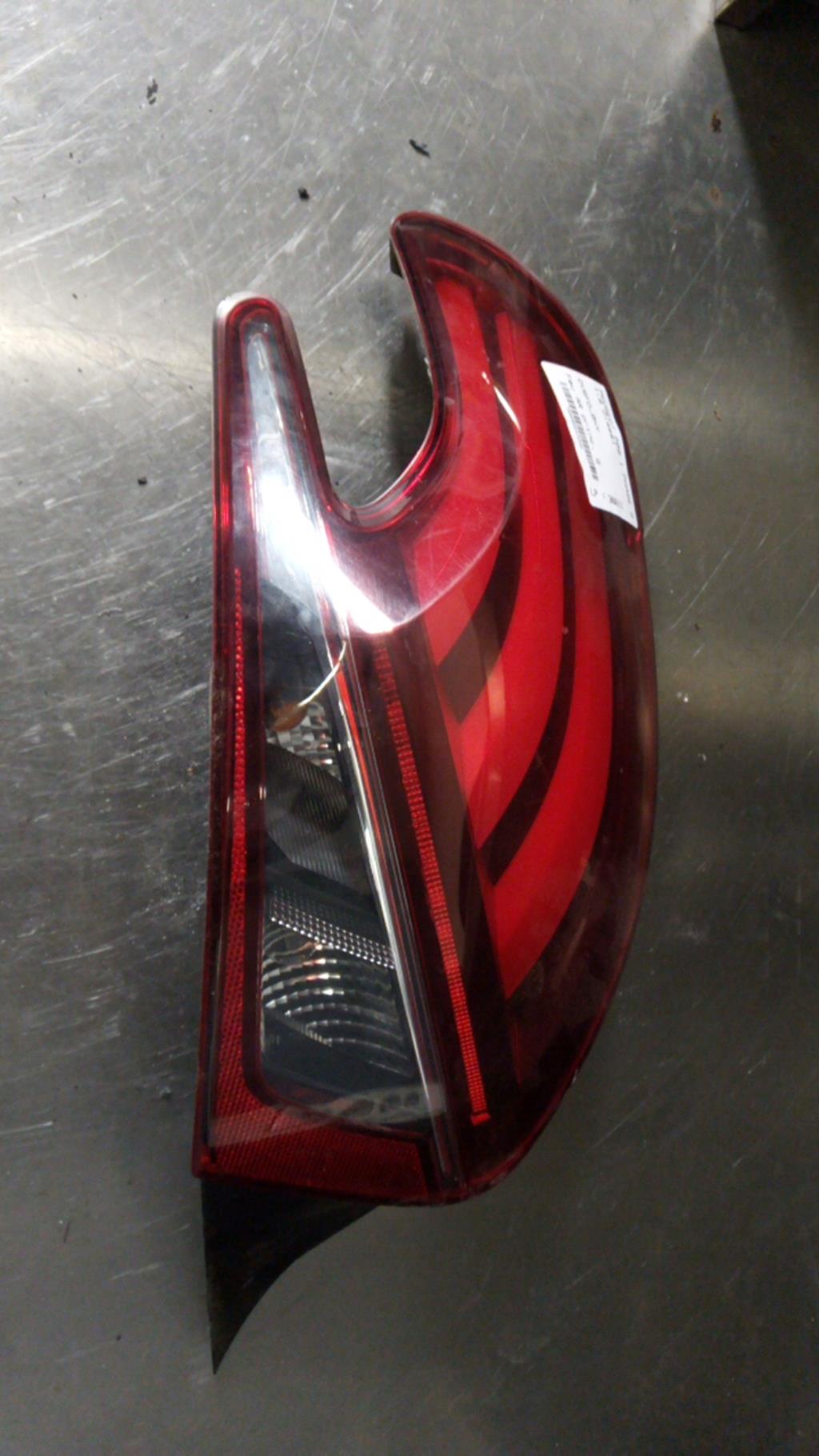 Fanale posteriore principale sinistro (luci) PEUGEOT 208 1 PHASE 2 Diésel - 1