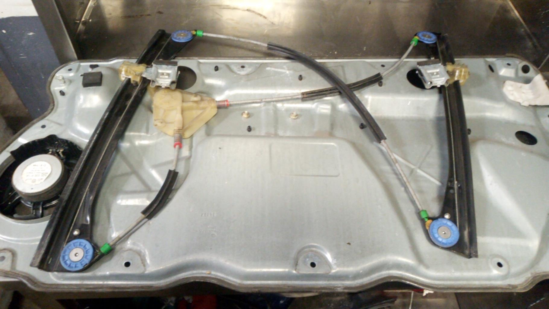 Alzacristalli elettrico anteriore sinistro VOLKSWAGEN POLO 4 PHASE 2 Diésel - 1