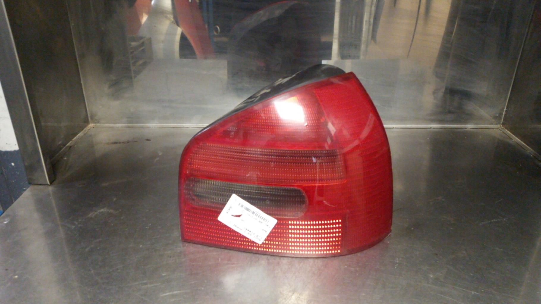 Fanale posteriore principale destro (luci) AUDI A3 1 PHASE 1 Diésel - 1