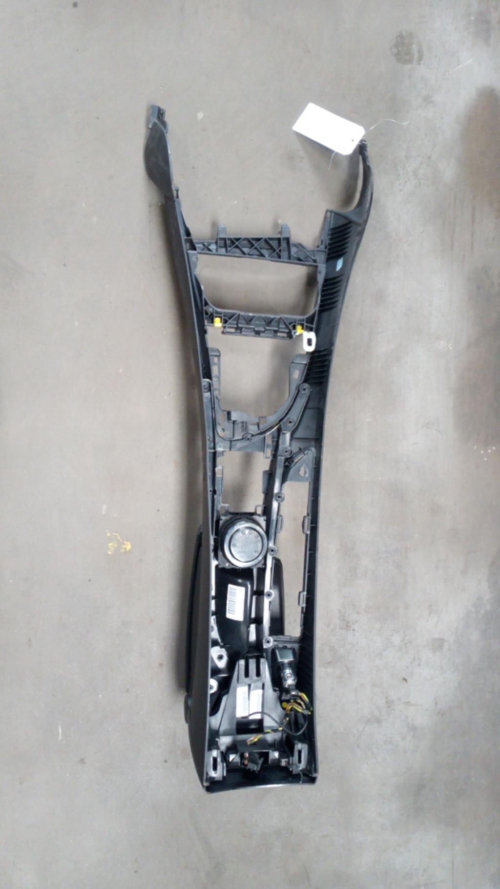 Consolle centrale (interno in plastica) BMW SERIE 1 E81 Diésel - 1