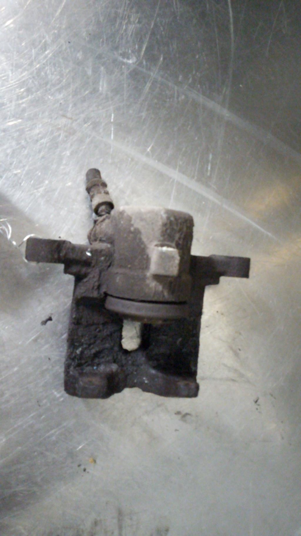 Pinza freni posteriore destra TOYOTA COROLLA 10 PHASE 2 Diésel - 1