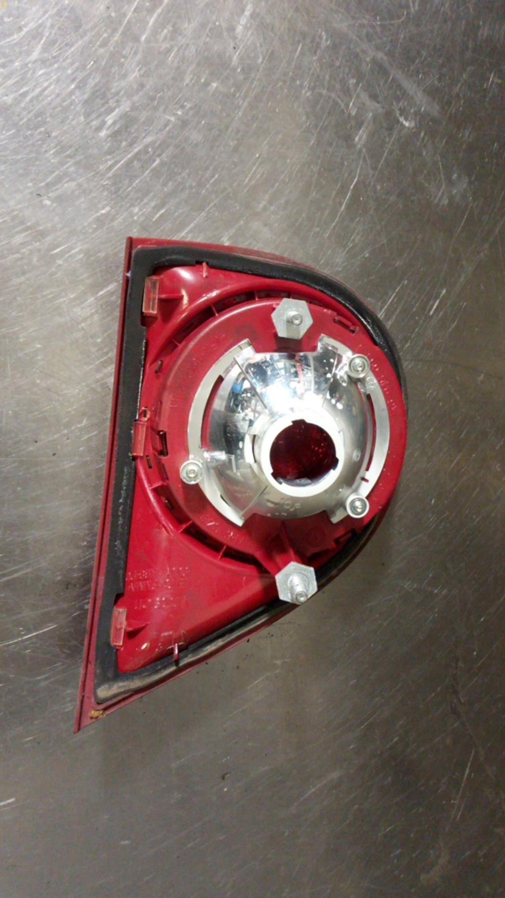Feu arriere secondaire gauche (feux) VOLKSWAGEN GOLF 5 Diesel - 1