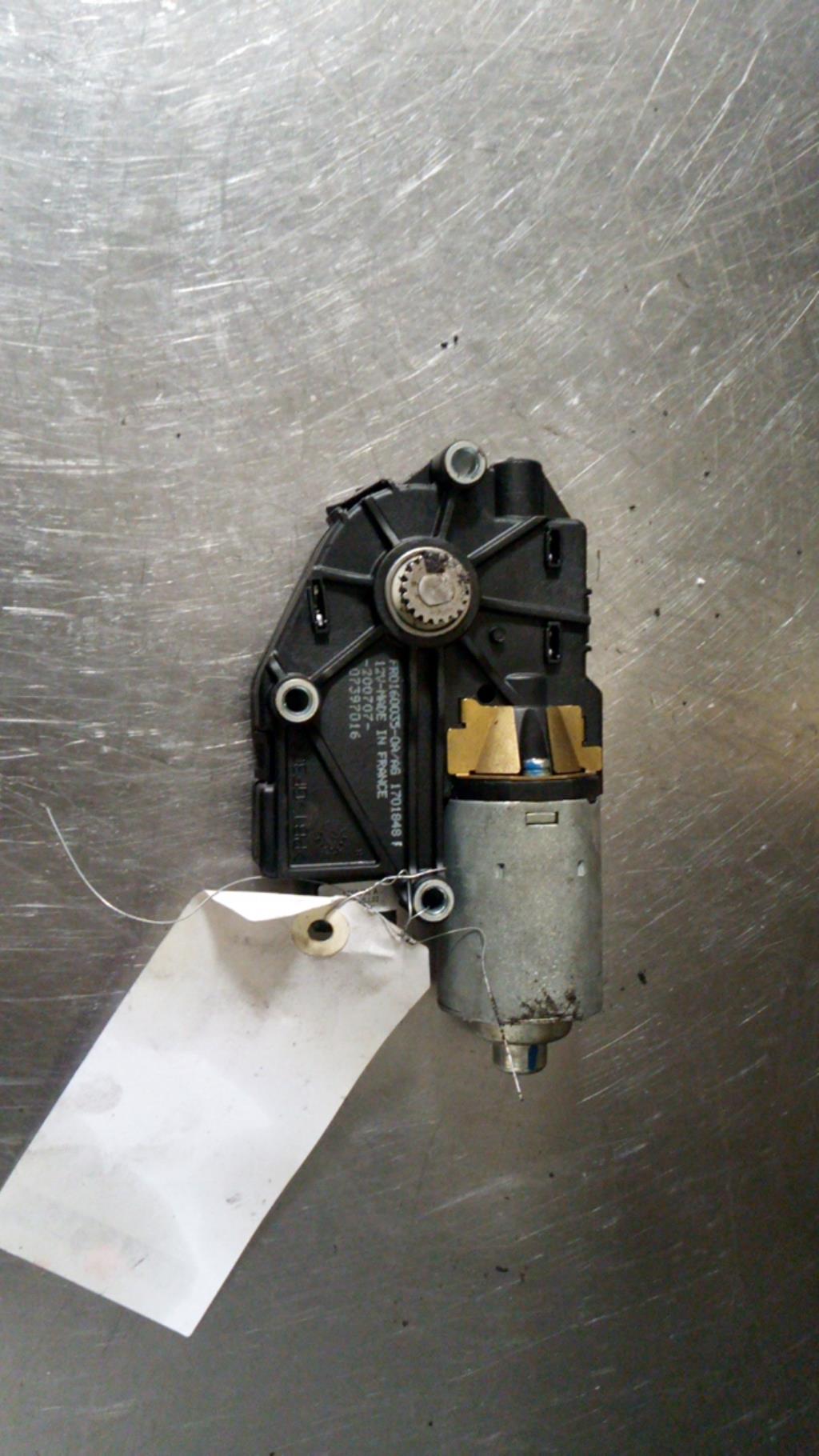 Moteur toit ouvrant BMW SERIE 1 E81 Diesel - 1
