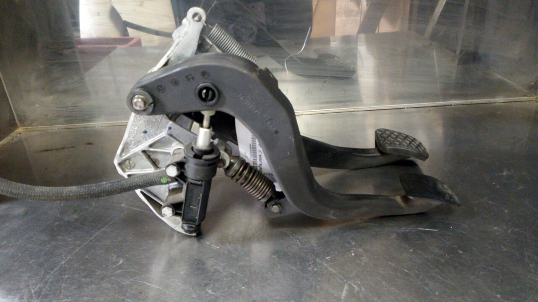 Pedale d'embrayage BMW SERIE 1 E81 Diesel - 1