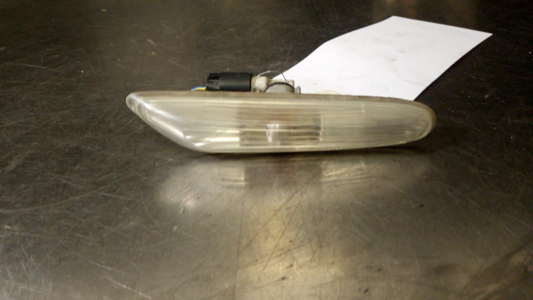 Ripetitore lampeggiante anteriore destro (Luci) BMW SERIE 1 E81 Diésel - 1