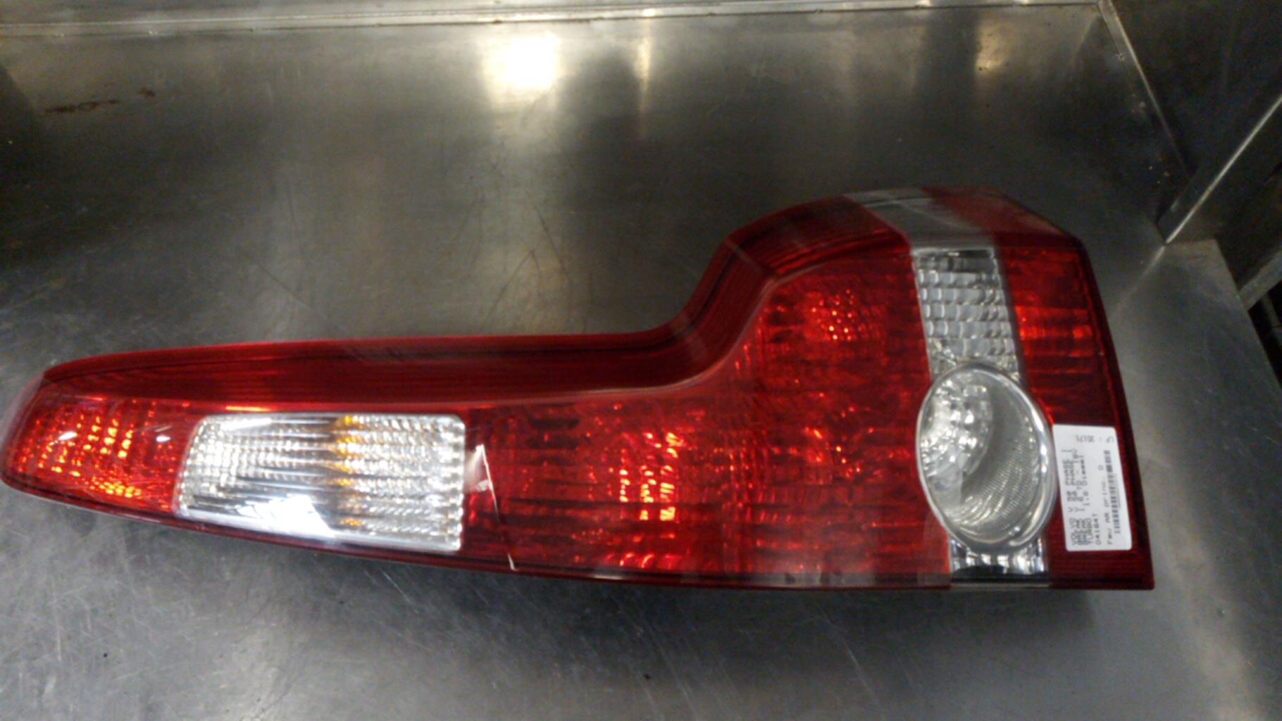 Fanale posteriore principale destro (luci) VOLVO V 50 PHASE 1 BREAK Diésel - 1