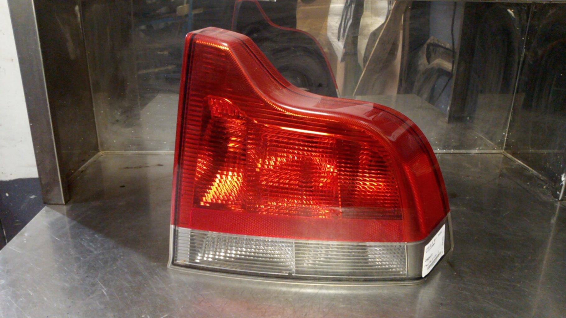 Fanale posteriore principale destro (luci) VOLVO S 60 1 PHASE 1 Diésel - 1