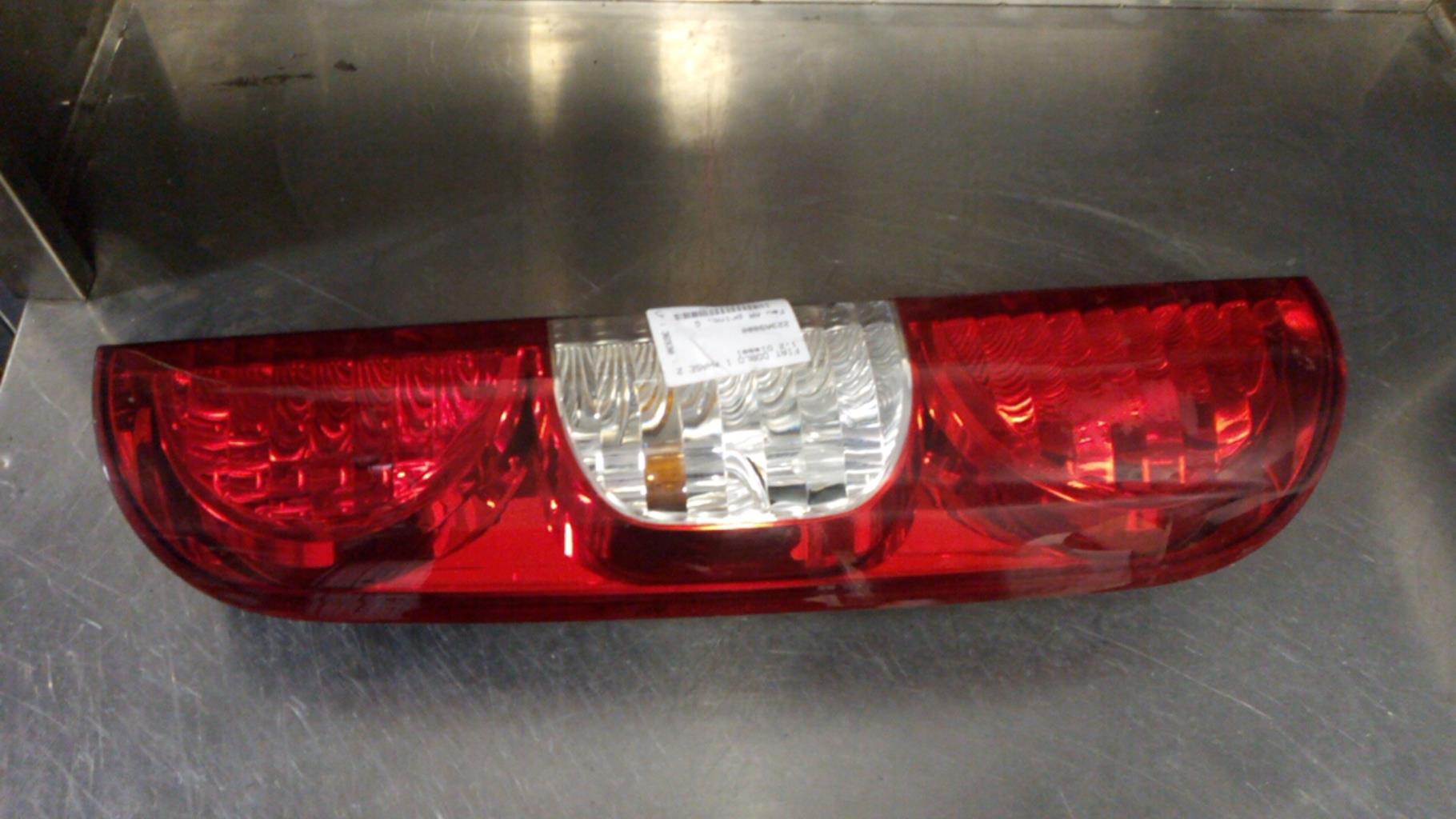 Fanale posteriore principale sinistro (luci) FIAT DOBLO 1 PHASE 2 Diésel - 1