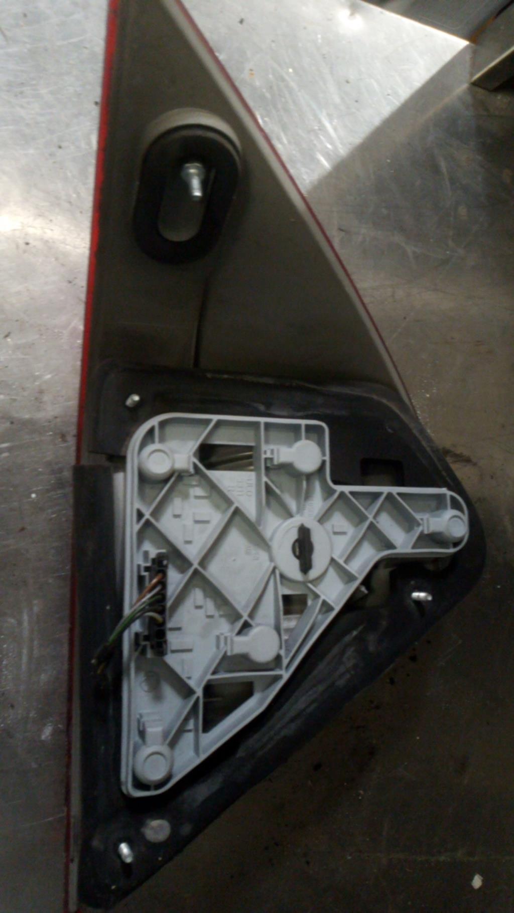 Fanale posteriore principale destro (luci) MERCEDES CLASSE C 203 PHASE 1 Diésel - 1