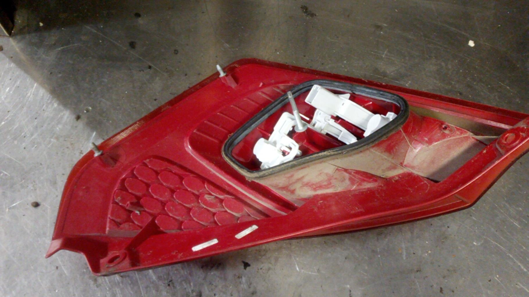 Fanale posteriore principale sinistro (luci) FORD FIESTA 6 PHASE 1 Gasolina - 1