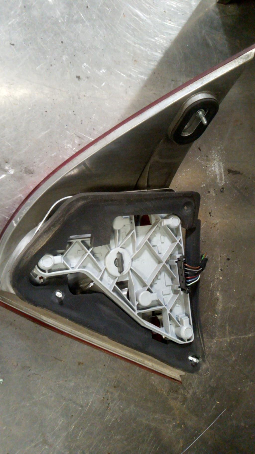 Fanale posteriore principale sinistro (luci) MERCEDES CLASSE C 203 PHASE 1 Diésel - 1