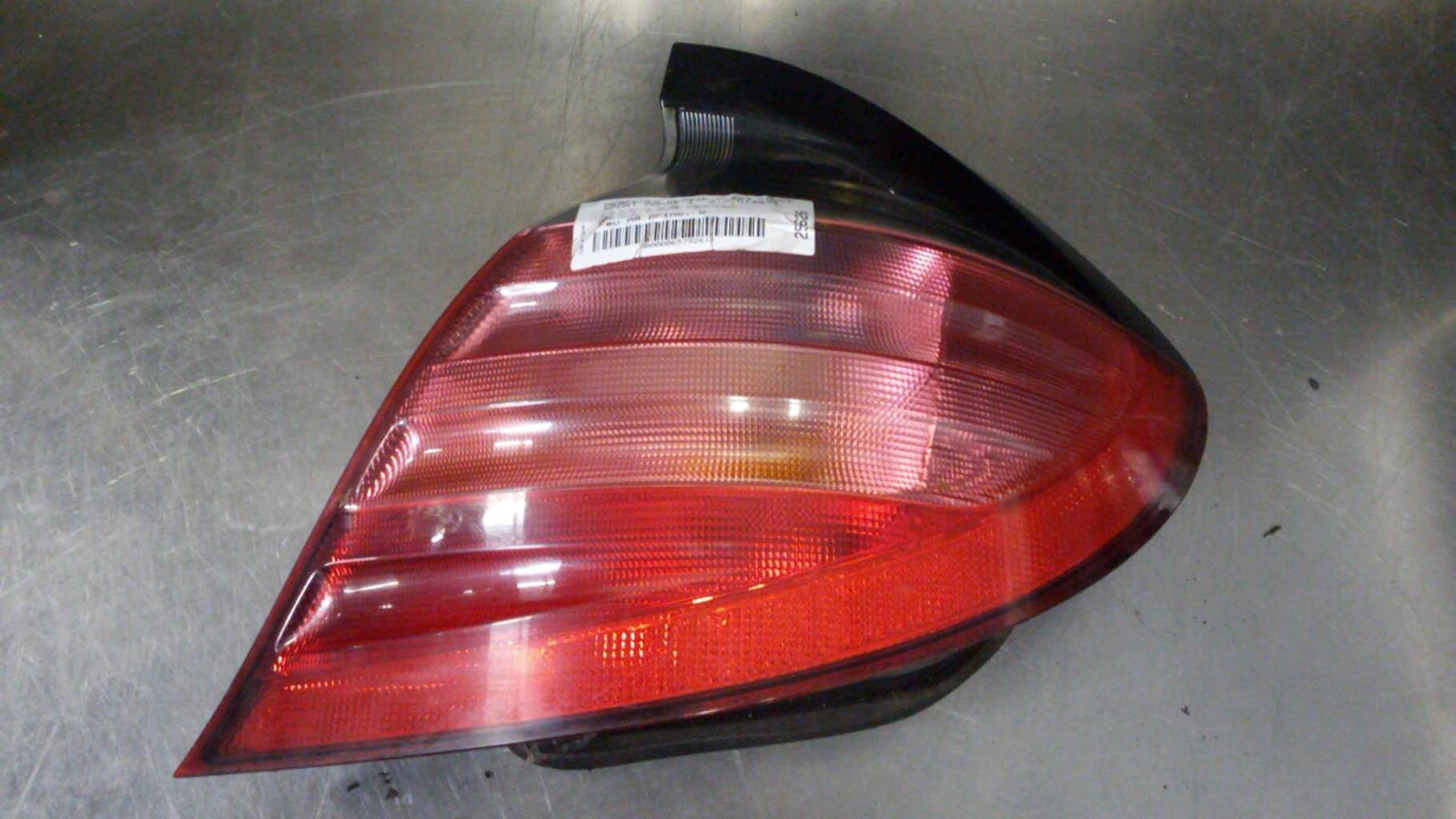 Fanale posteriore principale destro (luci) MERCEDES CLASSE C 203 COUPE SPORT PHASE 1 Diésel - 1