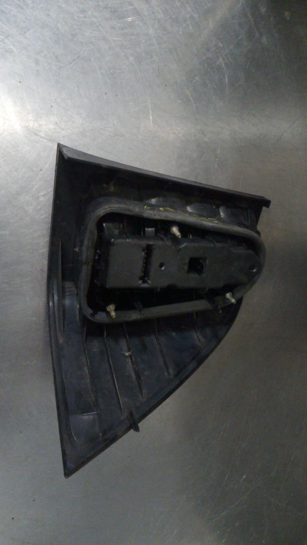 Fanale posteriore principale sinistro (luci) MERCEDES CLASSE C 202 PHASE 2 BREAK Diésel - 1