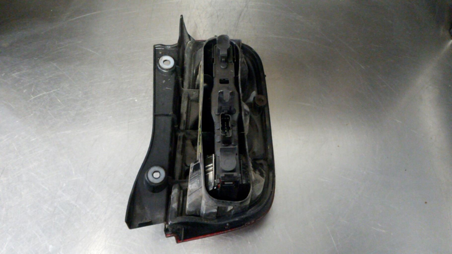 Fanale posteriore principale sinistro (luci) NISSAN MICRA 3 PHASE 1 Diésel - 1