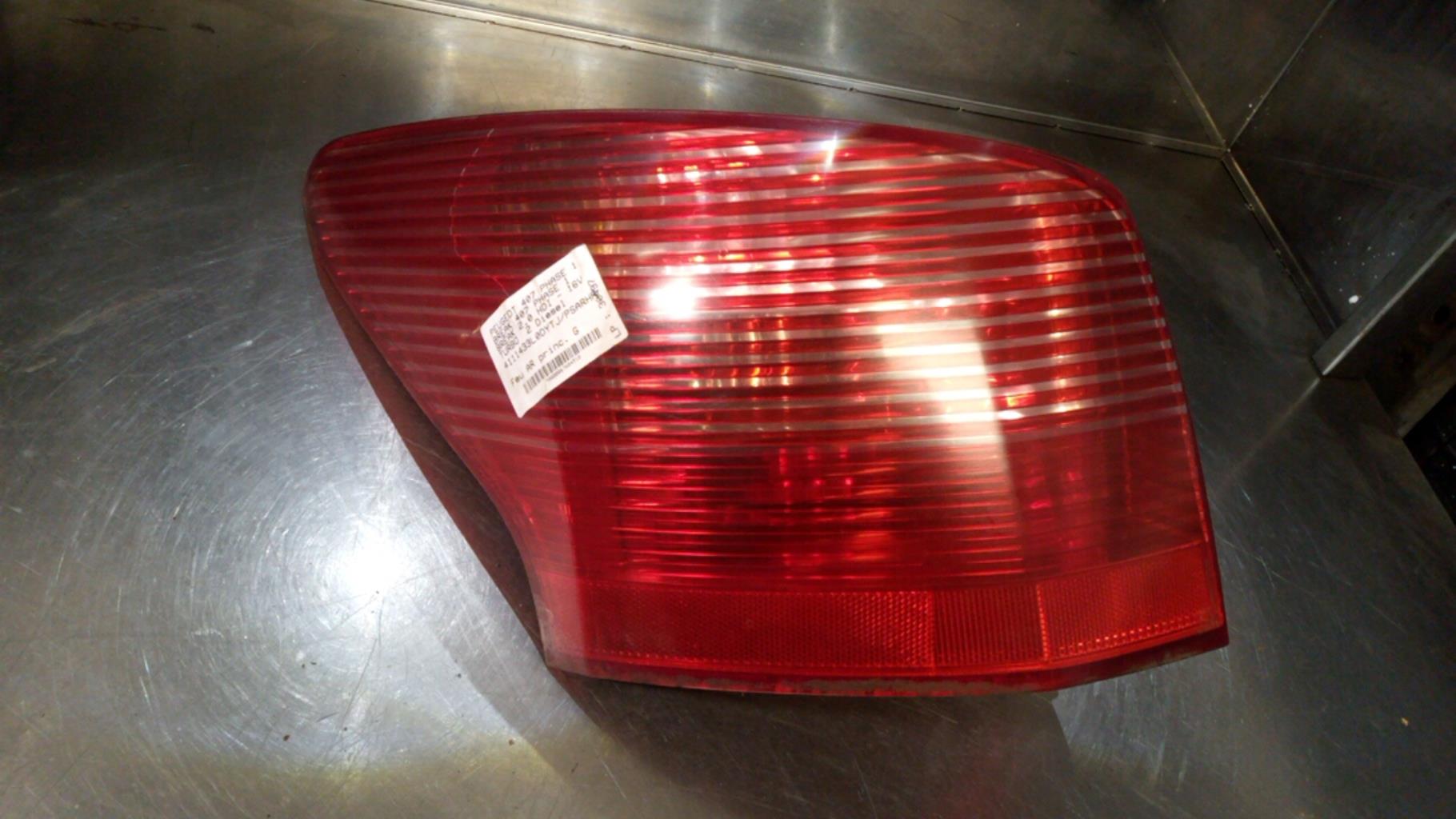 Fanale posteriore principale sinistro (luci) PEUGEOT 407 PHASE 1 BREAK Diésel - 1