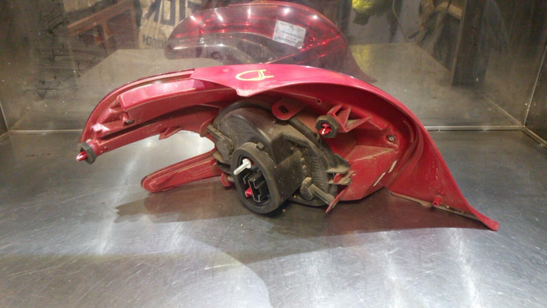 Fanale posteriore principale destro (luci) PEUGEOT 208 1 PHASE 1 Gasolina - 1