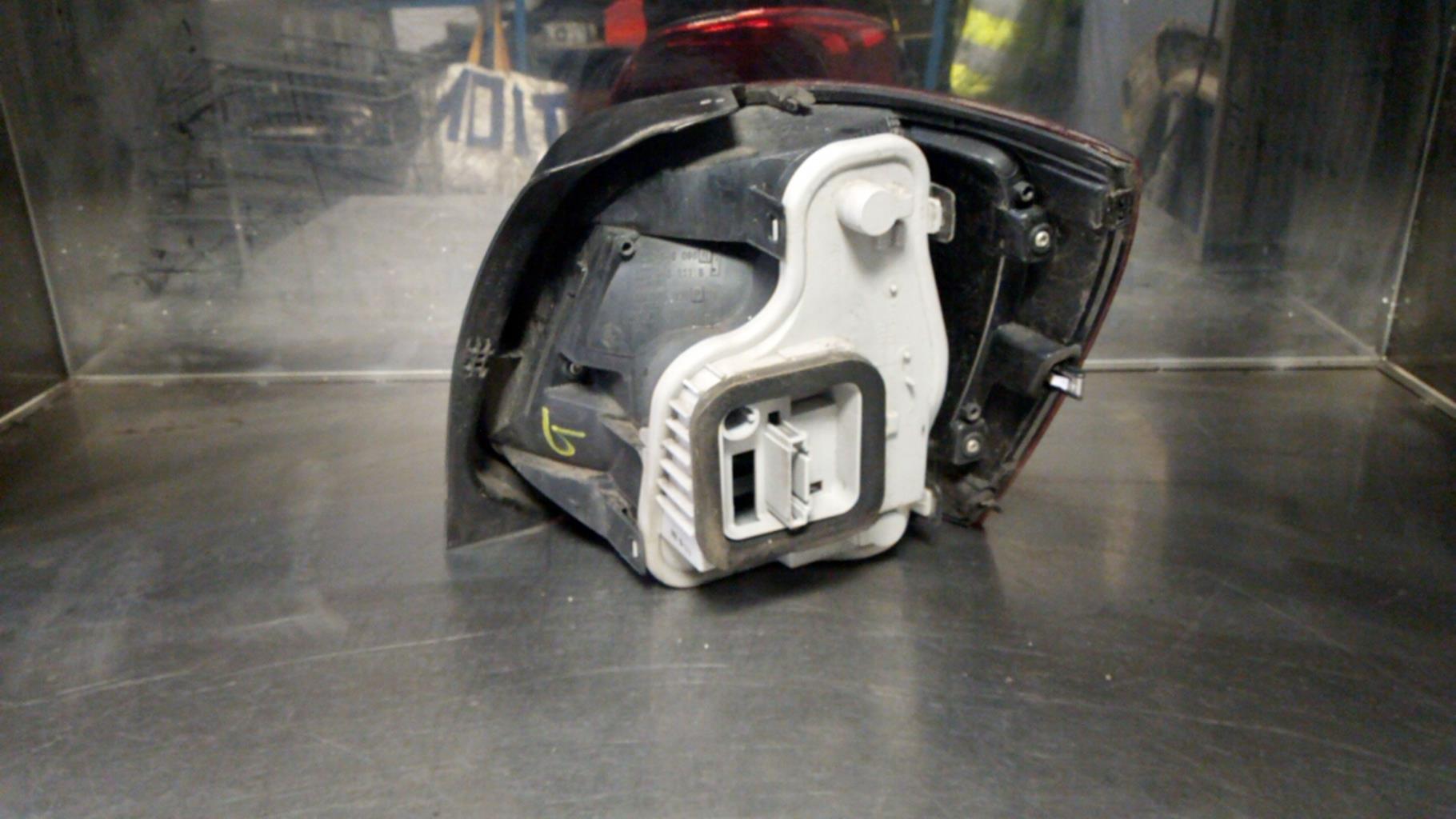 Fanale posteriore principale sinistro (luci) VOLKSWAGEN POLO 5 PHASE 1 Diésel - 1