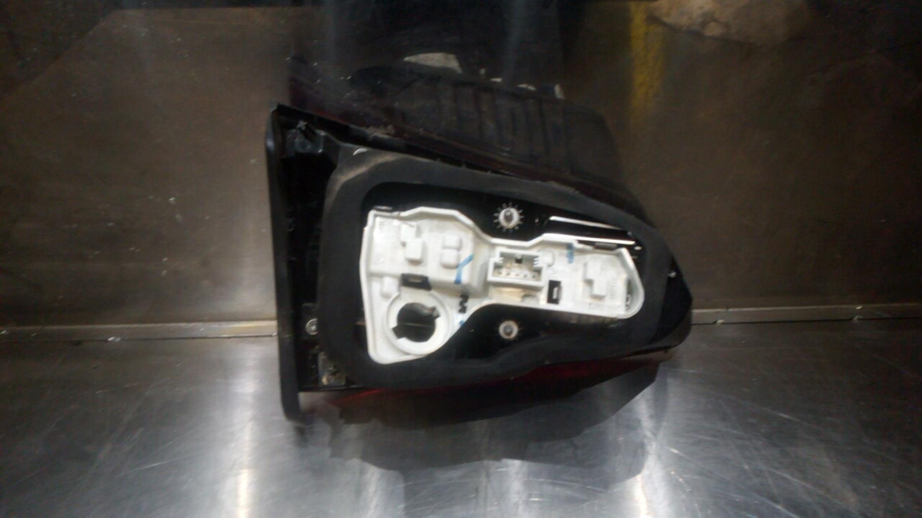 Luz trasera secundaria derecha (luces) VOLKSWAGEN GOLF 7 PHASE 1 Diésel - 1