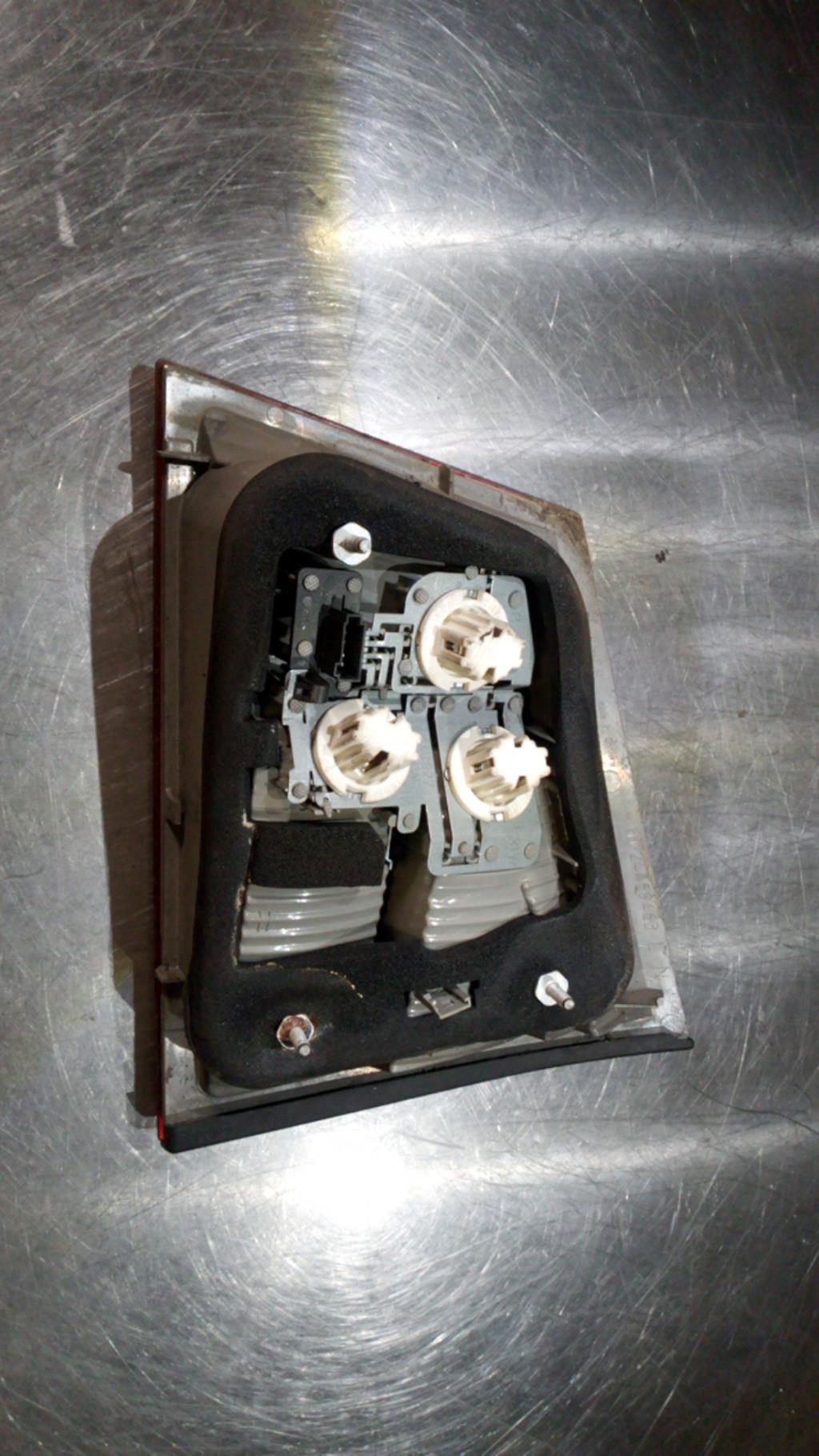 Feu arriere secondaire gauche (feux) OPEL VECTRA C PHASE 2 BREAK Diesel - 1