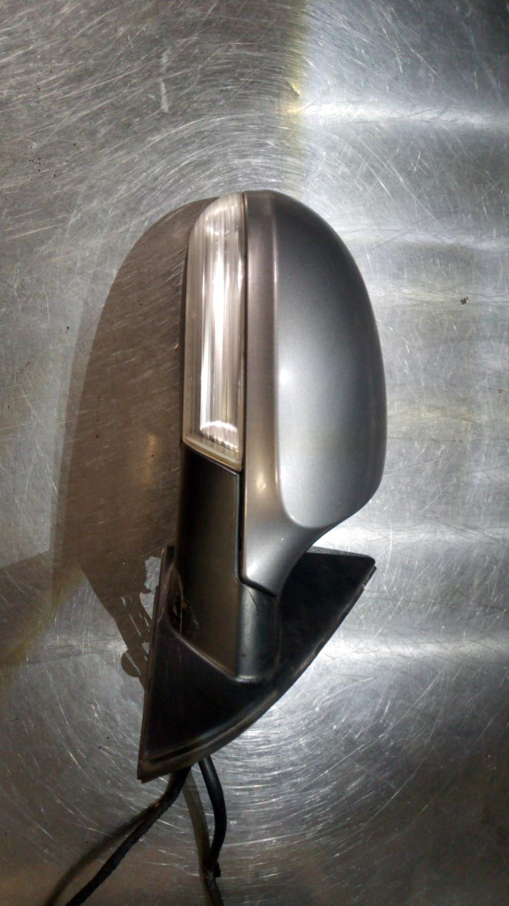 Retrovisor derecho VOLKSWAGEN PASSAT 5  - 1