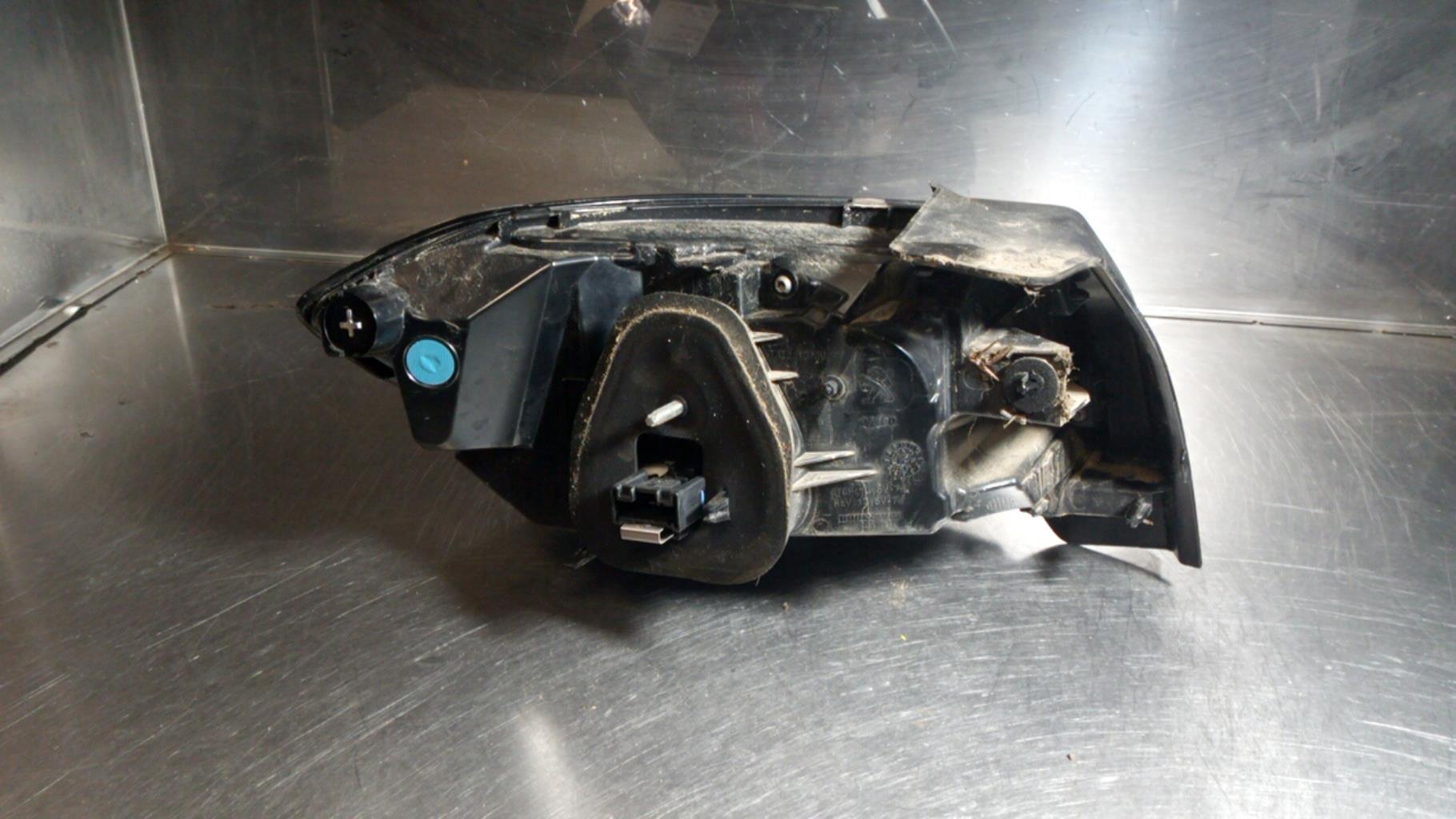 Fanale posteriore principale destro (luci) PEUGEOT 208 2 Gasolina - 1