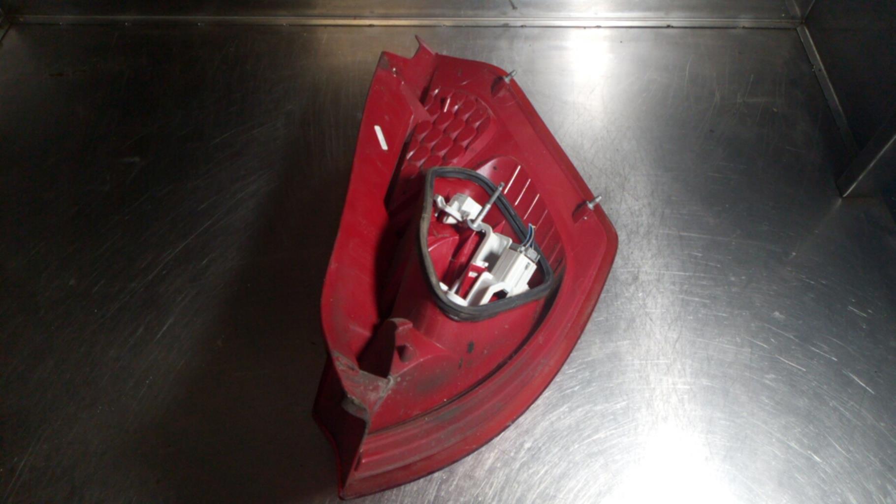 Fanale posteriore principale sinistro (luci) FORD FIESTA 6 PHASE 1 Diésel - 1